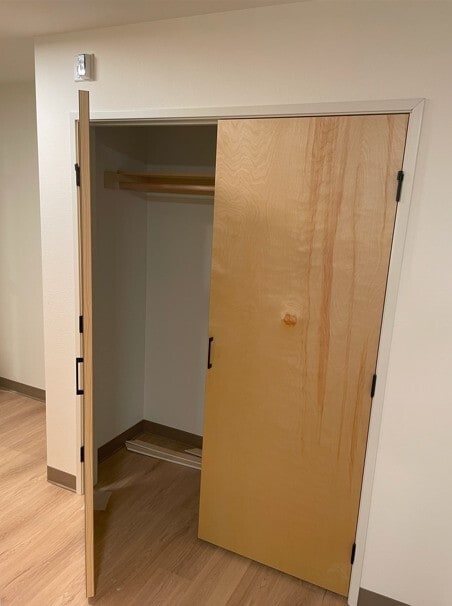 Building Photo - 14910 W River Dr