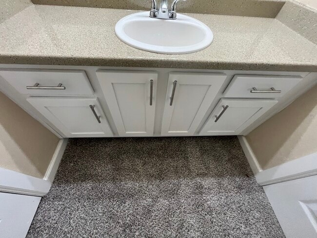 Building Photo - Remodeled townhome! 2 story with loft & 2 car garage with yard! Beautifully Remodeled Townhome – ...