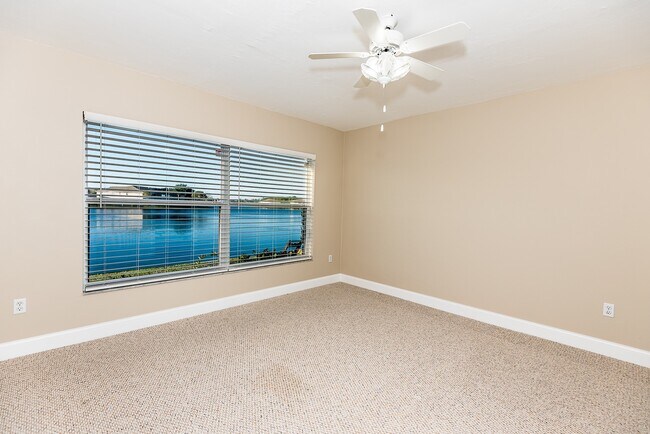 Building Photo - UPDATED GROUND FLOOR CONDO CLOSE TO 1-75