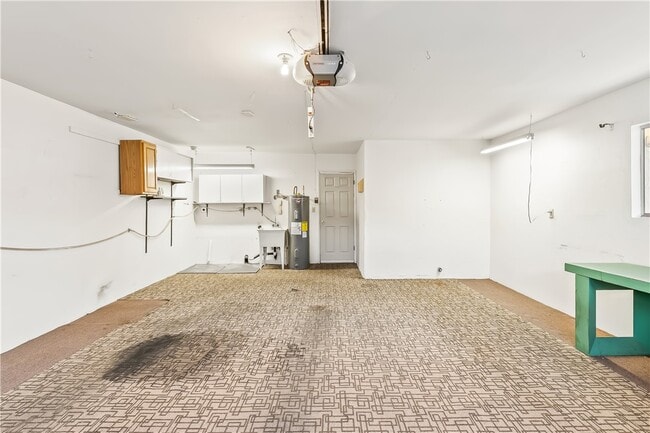 Building Photo - 2687 Country Club Dr