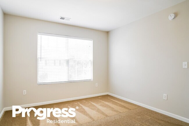 Building Photo - 706 Calavaras Ln