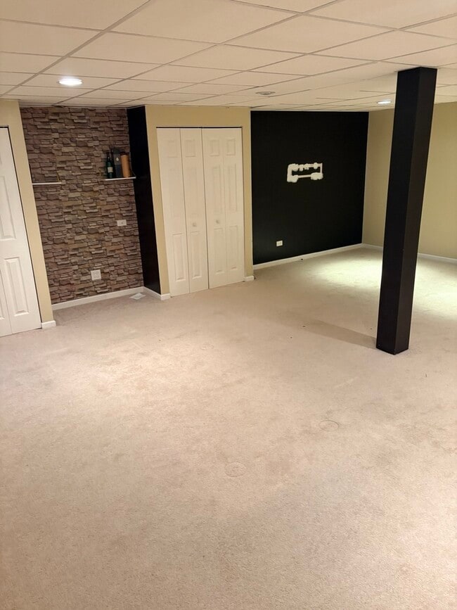 Building Photo - 610 Daisy Ln