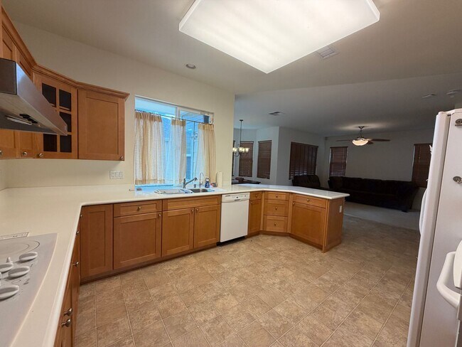 Building Photo - Spacious 4-Bedroom Ewa Beach Home with Den...