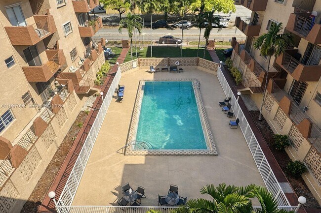 Building Photo - 1630 W 46th St
