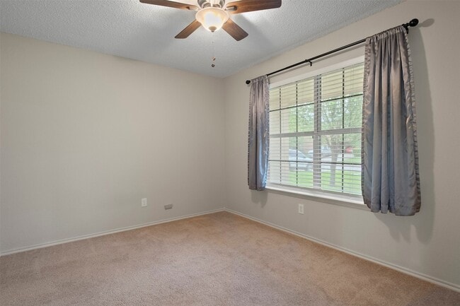 Building Photo - 536 Del Mar Dr