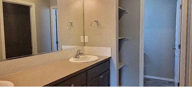 Building Photo - 544 SE Casting St