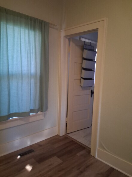 Building Photo - 148 S Edwards Ave