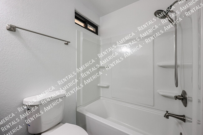 Building Photo - 967 E Rockwell Dr