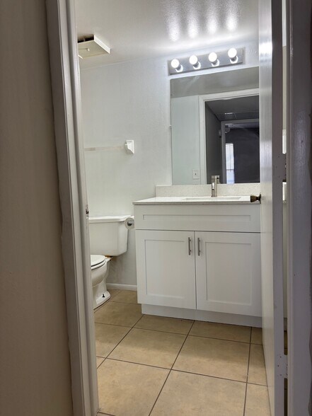 Building Photo - 5323 Summerlin Rd