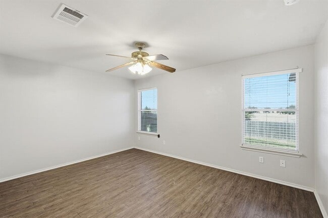 Building Photo - 13516 Lyndon B Johnson St