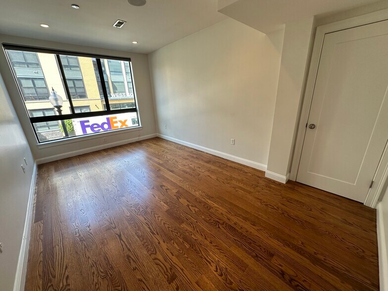 Building Photo - 303 D St