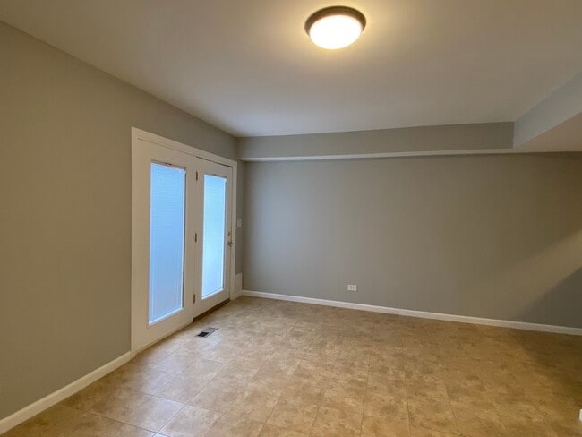 Building Photo - 623 Robin Ct