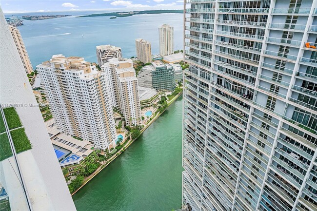 Building Photo - 475 Brickell Ave