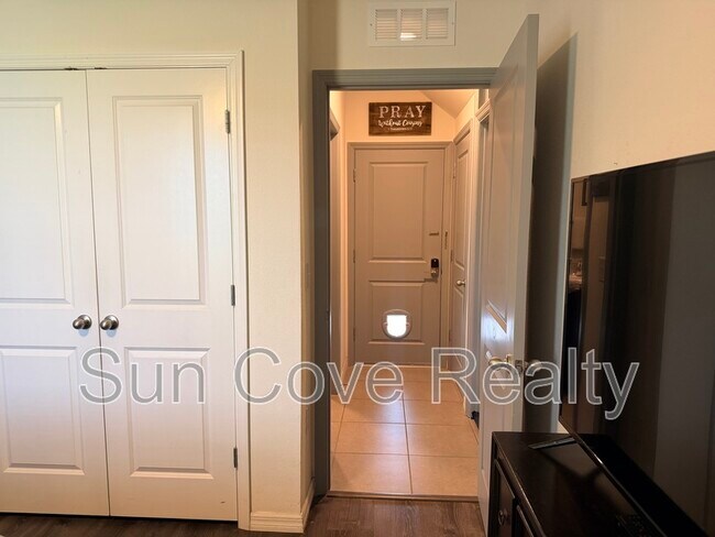 Building Photo - 8484 Bower Bass Cir