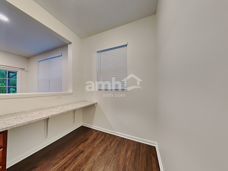 Building Photo - 6605 Shooting Star Dr