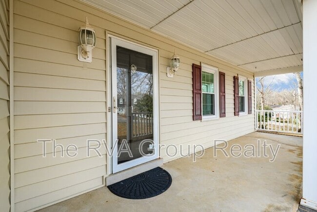 Building Photo - 1601 Lancashire Dr