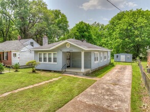 Building Photo - Newer renovation with master bath!