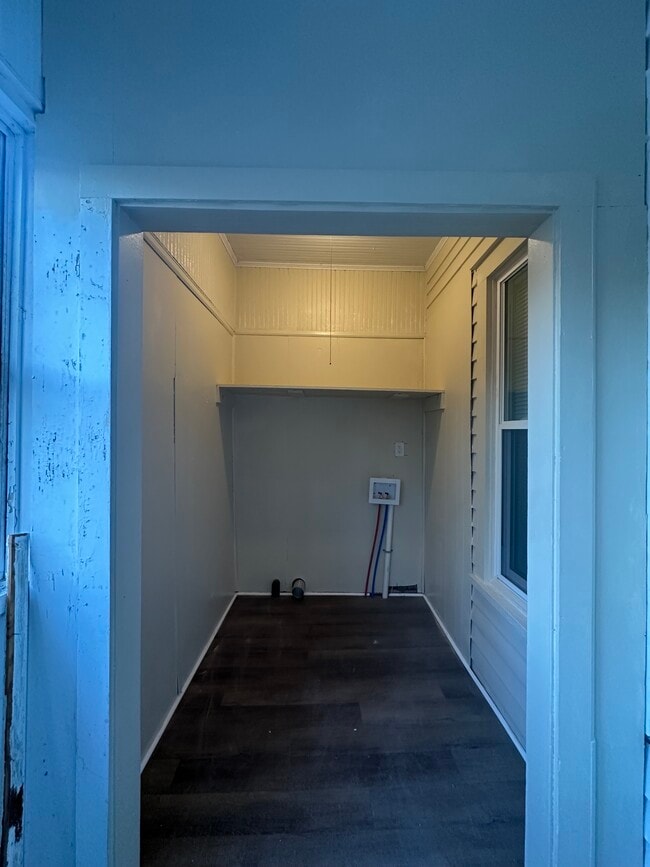 Building Photo - 617 Pender St