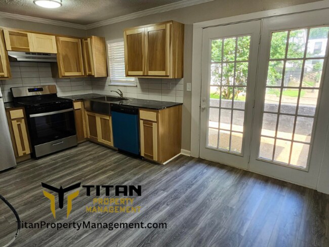 Building Photo - 2 bed/1 bath Townhouse