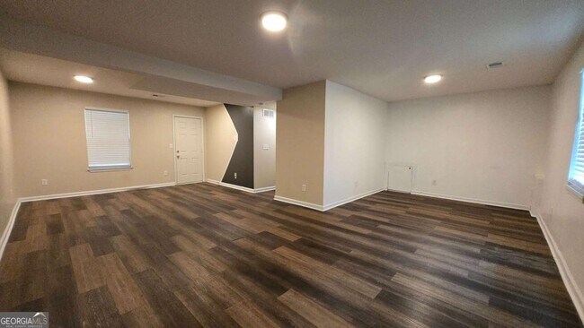 Building Photo - 912 Curry Cir SE
