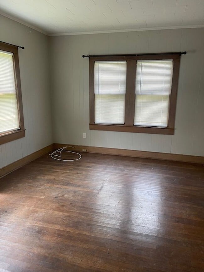 Building Photo - 2 bed 1 bath - Home for Rent