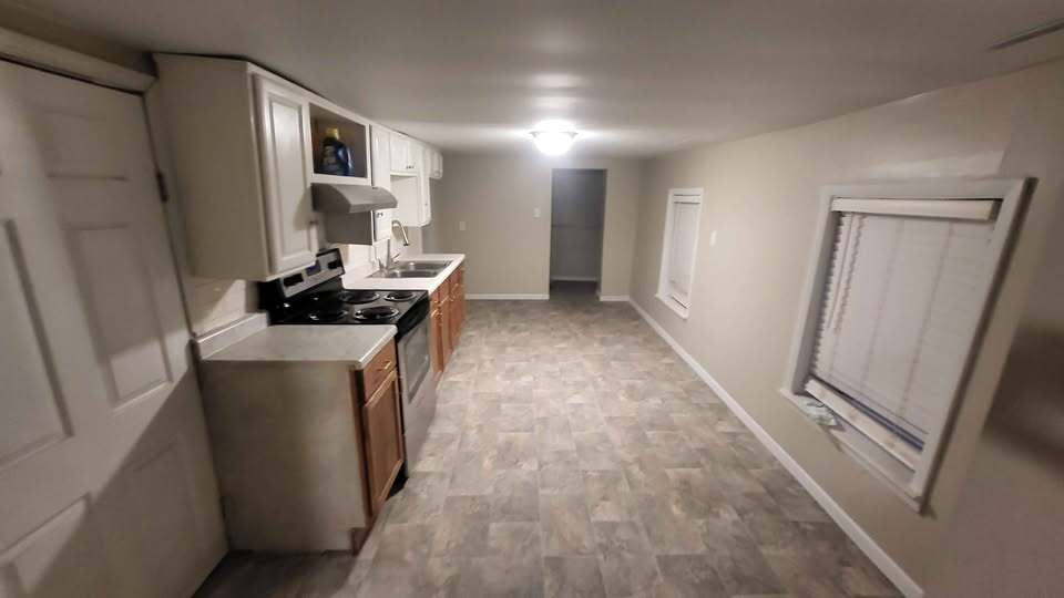 Kitchen - 617 Lake Park Blvd