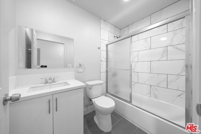 Building Photo - 236 W 84th Pl