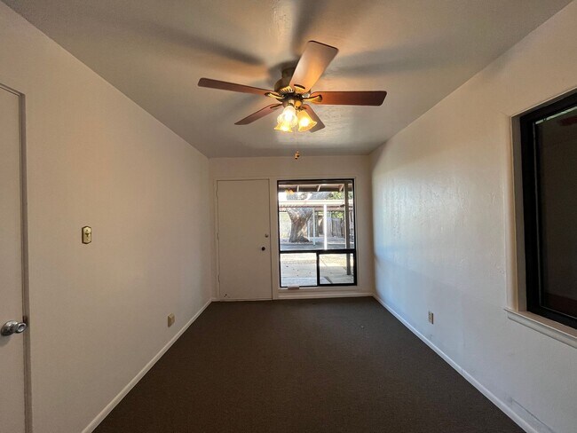 Building Photo - 420 Fairview Ln