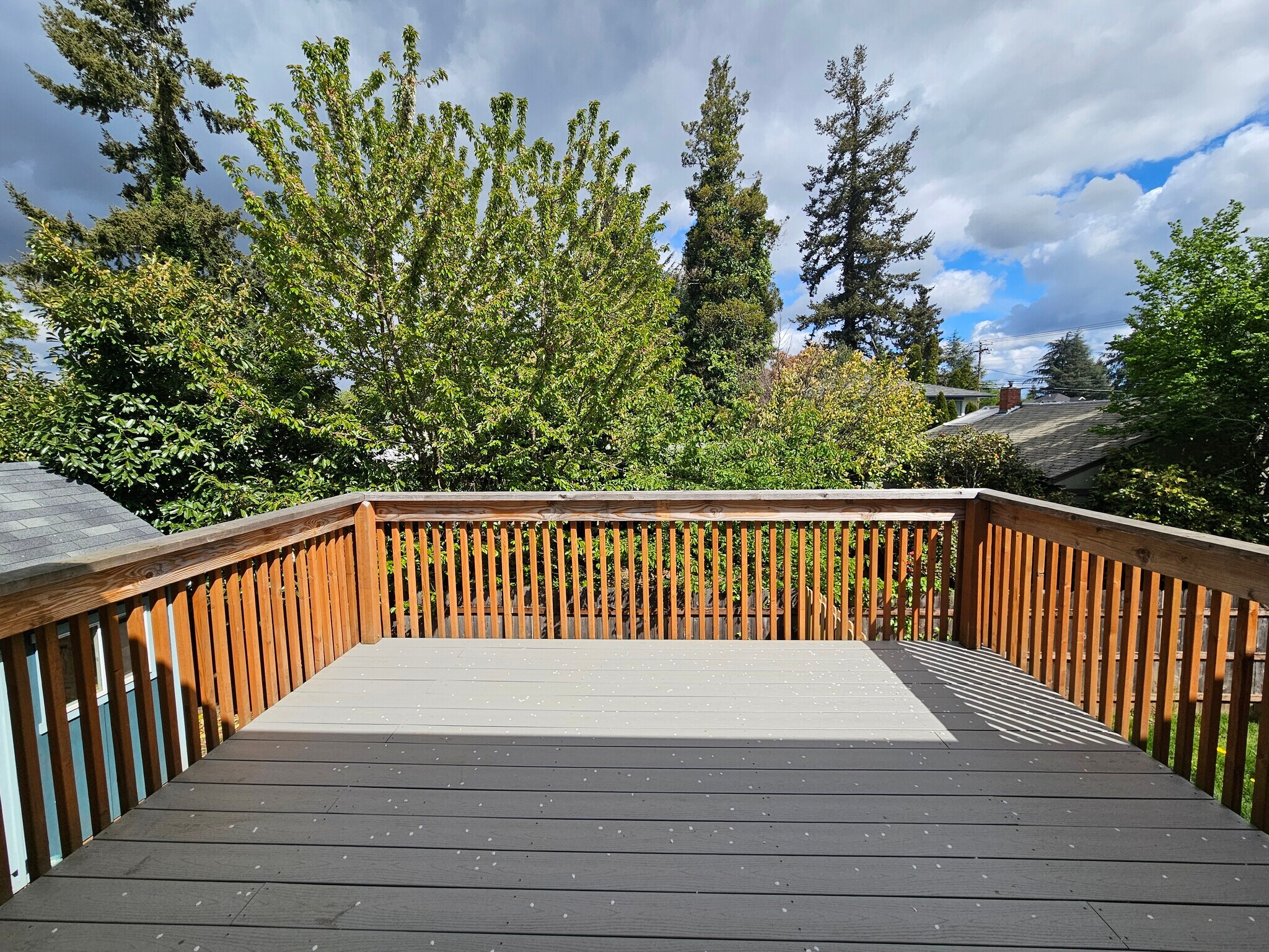 2nd story deck - 13235 SE Oatfield Rd