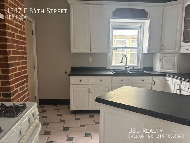 Building Photo - 1337 E 84th St