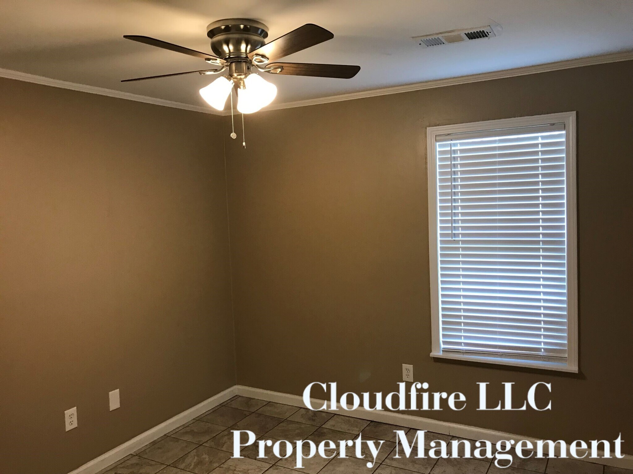 Building Photo - 201 James Cir