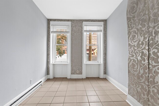 Building Photo - 207 15th St