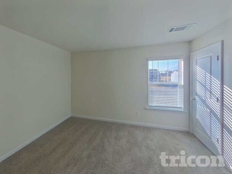 Building Photo - 130 Avondale Blvd SE