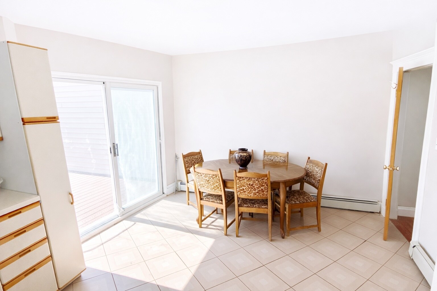 Eat-In Kitchen - 208 Rawson Rd