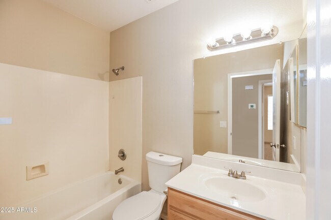 Building Photo - 15341 W Lea Ln