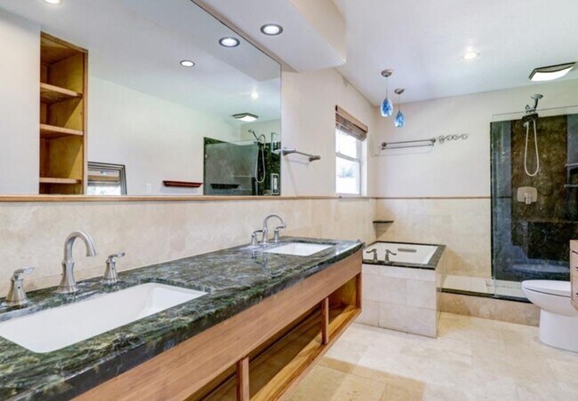 Building Photo - 735 Talmalge Hall Dr