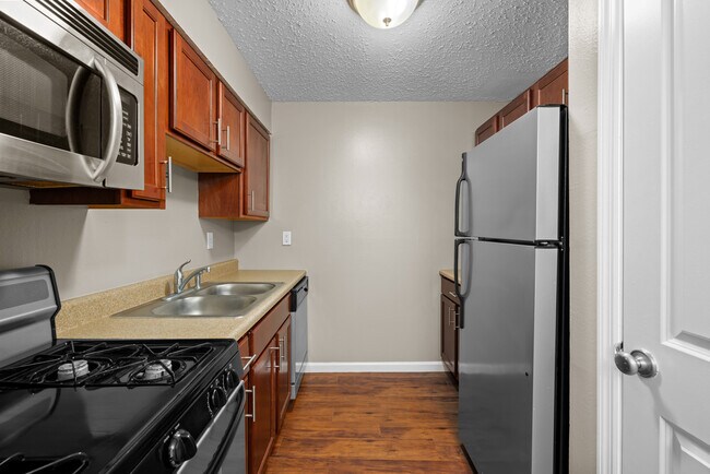 Chesterfield Place Apartments | 2 BR Remodel With Washer & Dryer | Kitchen Interior - Chesterfield Place Apartments