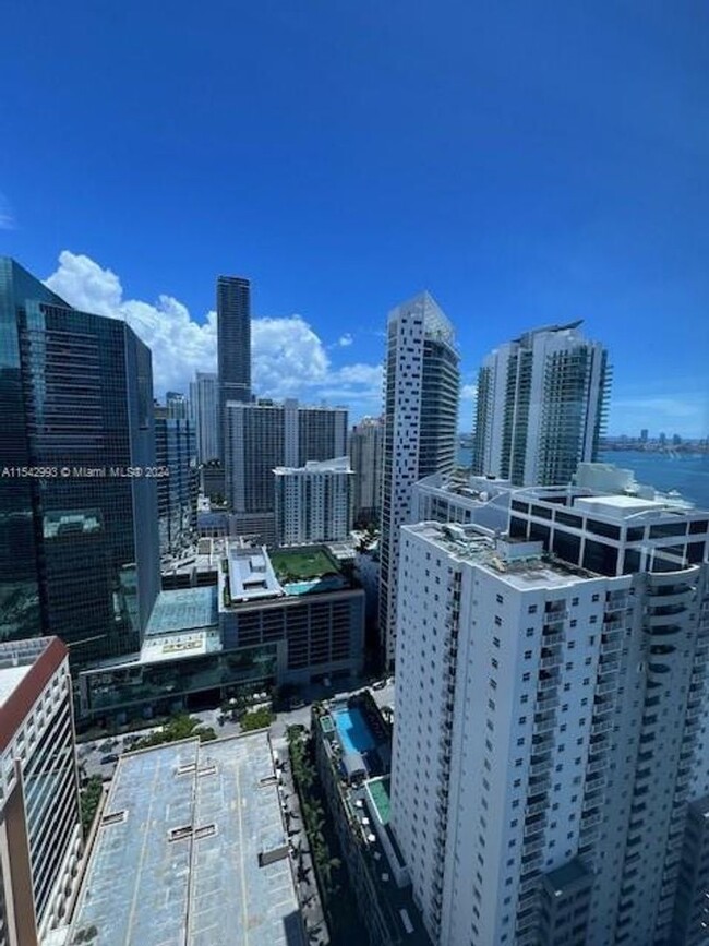 Building Photo - 1435 Brickell Ave