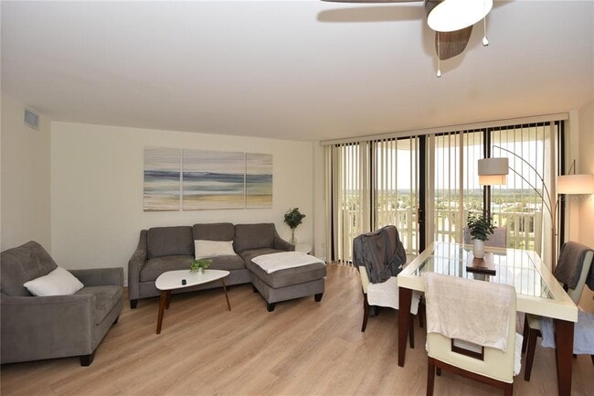 Building Photo - 3580 S Ocean Shore Blvd