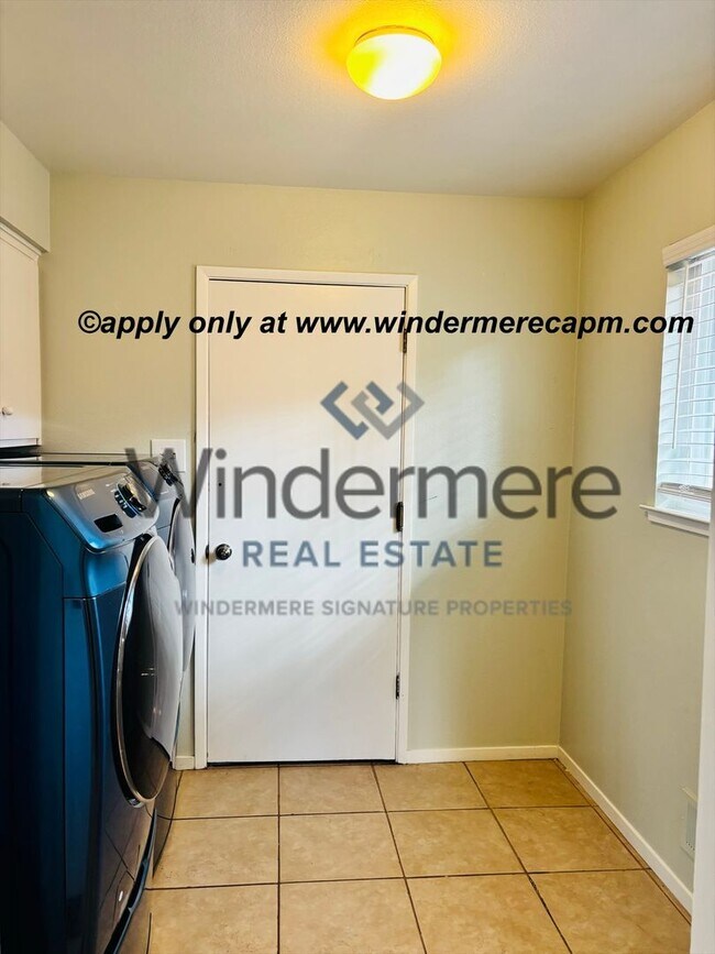 Building Photo - Beautiful 3-Bedroom Home in a Wonderful Fair Oaks Neighborhood!