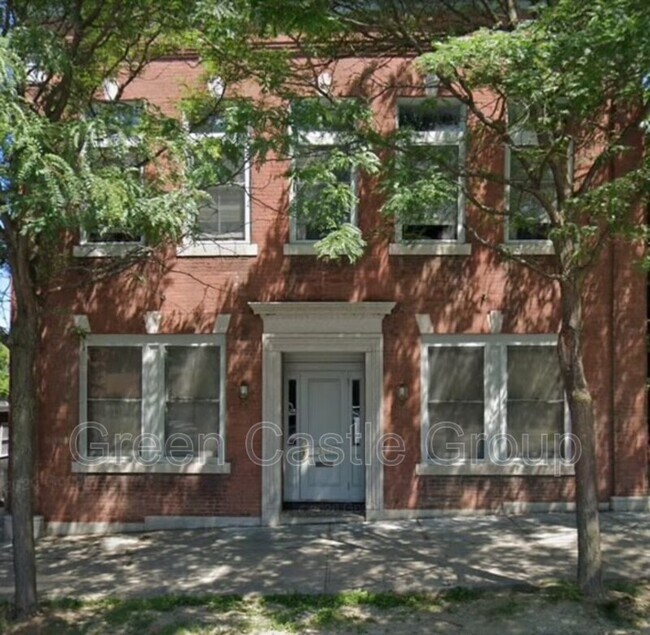 Primary Photo - 260 College St