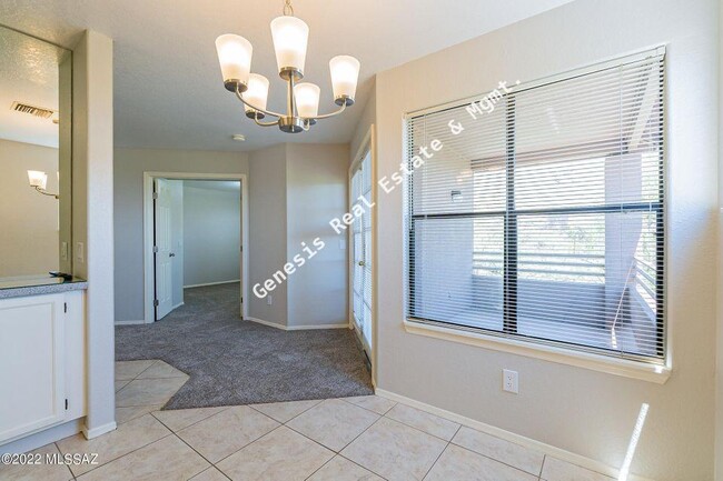 Building Photo - Lovely Sabino Canyon Condo