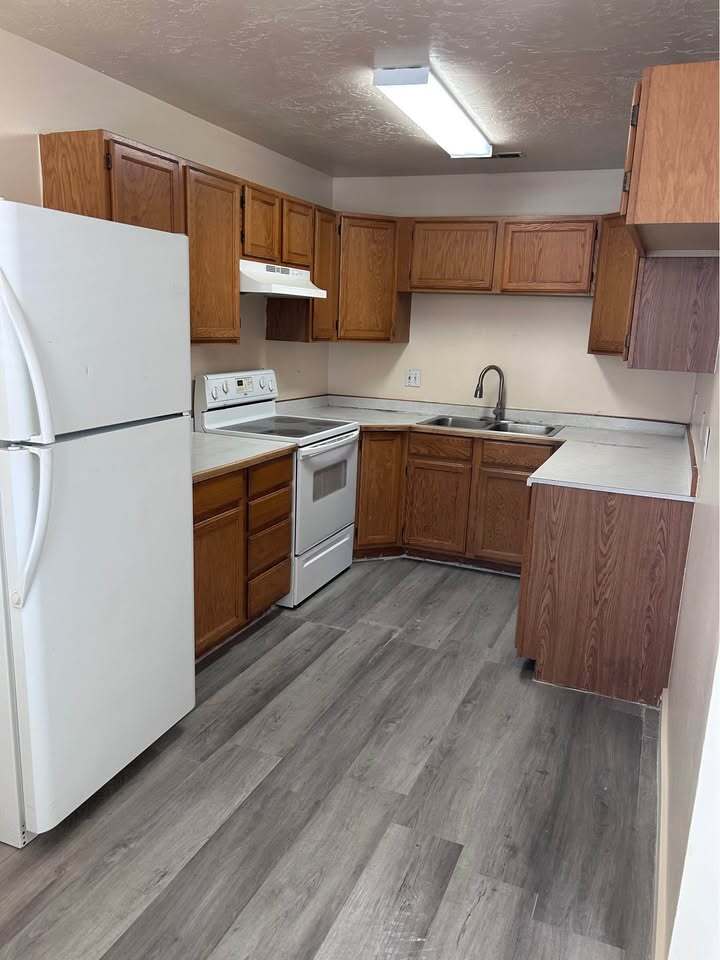 Building Photo - 835 E 500 N