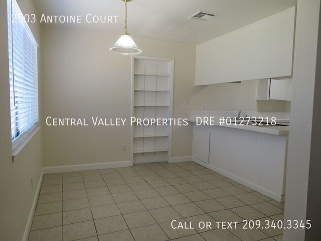 Building Photo - 2503 Antoine Ct