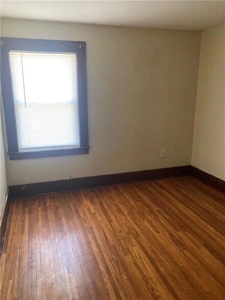 Building Photo - 186 Spruce Ave