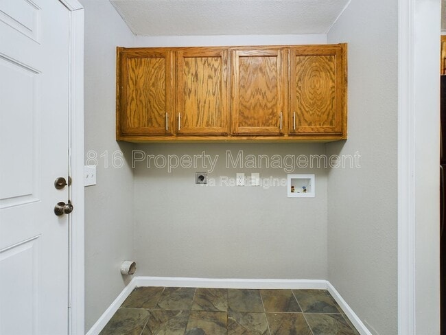 Building Photo - 3024 Flora Ave