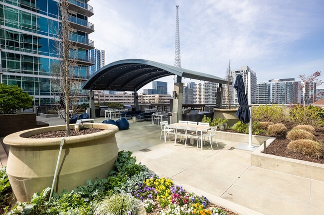 Building Photo - 943 Peachtree St NE