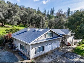 Building Photo - Grass Valley