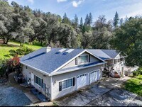Building Photo - Grass Valley