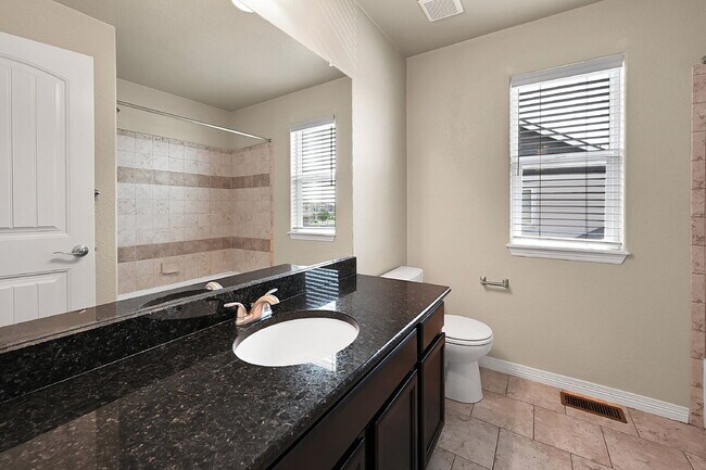 Building Photo - $2,650 - 4 Bed, 2.5 Bath Home with Fenced ...